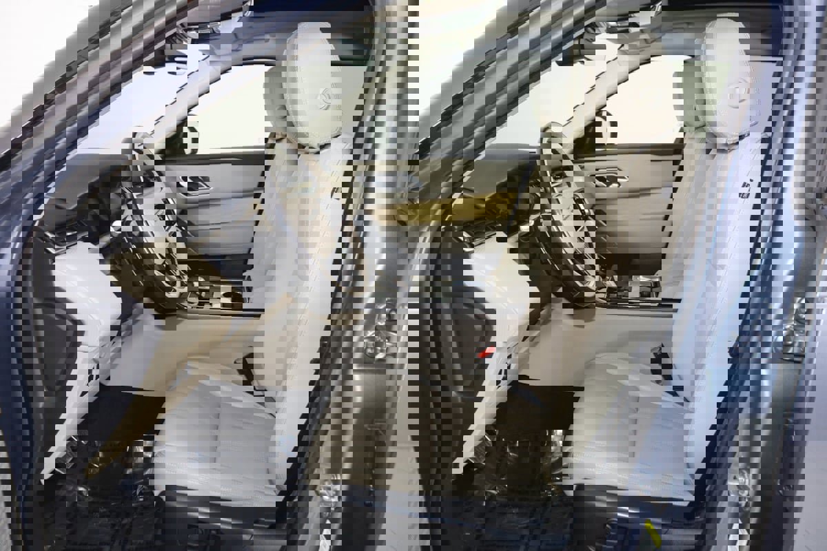 Used 2021 Land Rover Range Rover Velar R-Dynamic S image 12