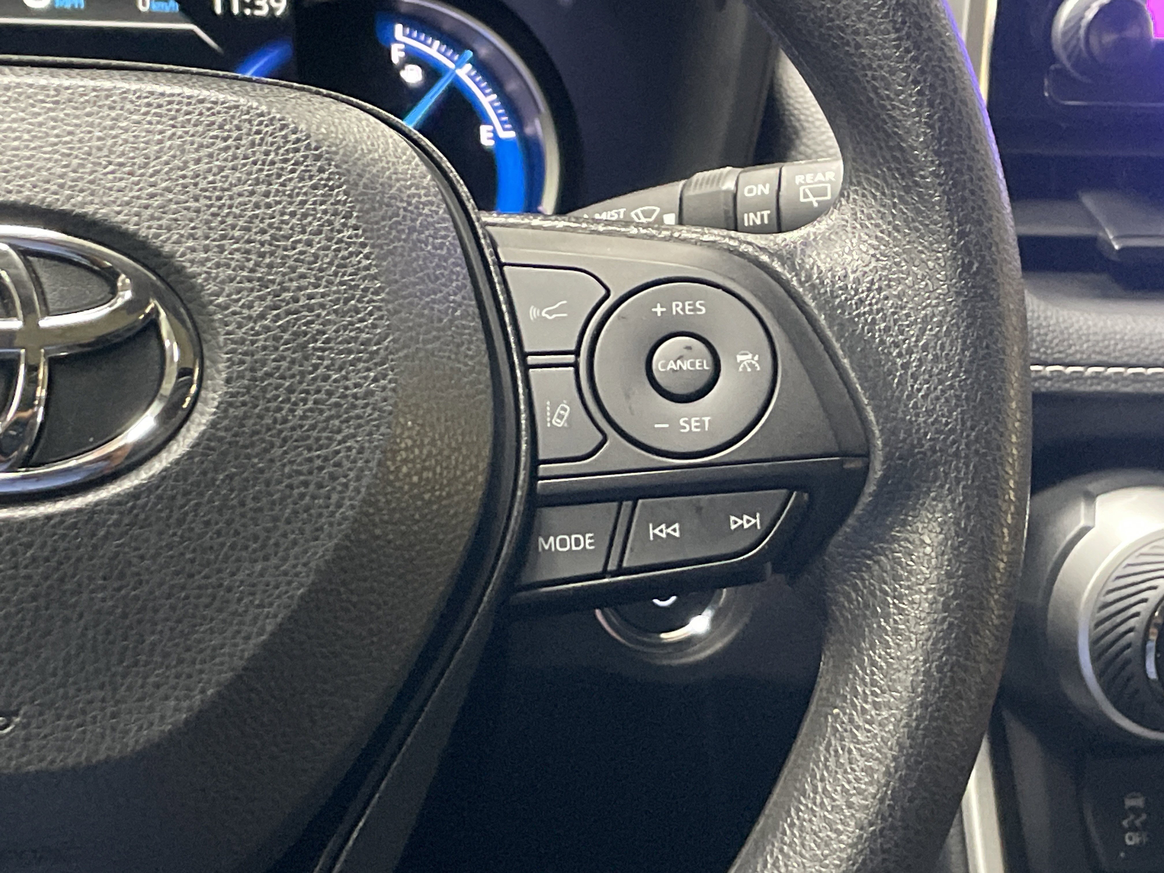 Used 2025 Toyota RAV4 XLE w/ Convenience Package AWD/4WD image 20