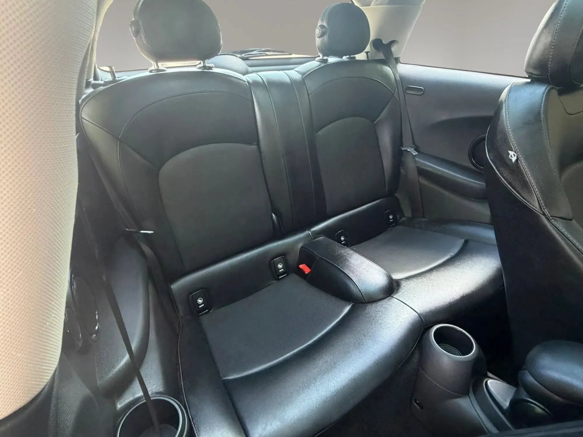 Used 2015 MINI Cooper 2-Door Hardtop FWD image 31