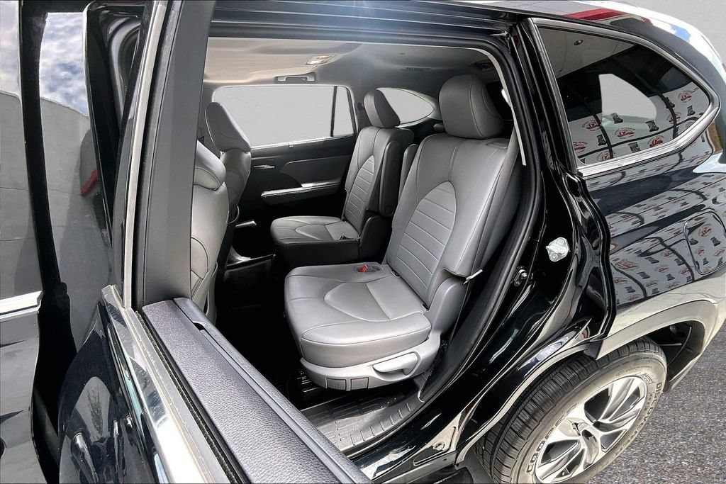 Certified 2020 Toyota Highlander XLE FWD image 24
