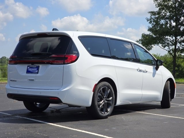 New 2026 Chrysler Pacifica Select image 24