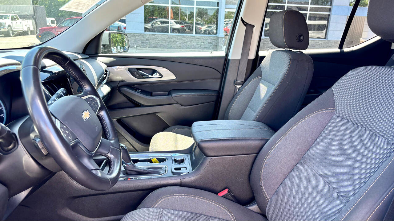 Used 2020 Chevrolet Traverse LT w/ LPO, Cargo Package image 16
