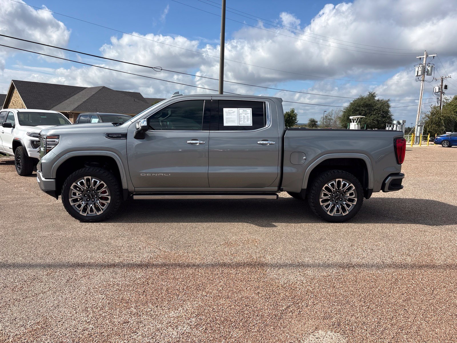 Used 2023 GMC Sierra 1500 Denali Ultimate AWD/4WD image 2