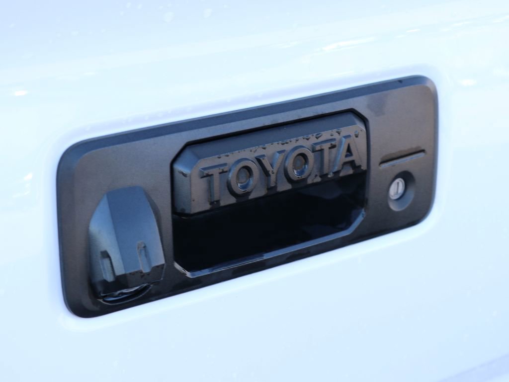 Used 2020 Toyota Tacoma TRD Off-Road AWD/4WD image 13