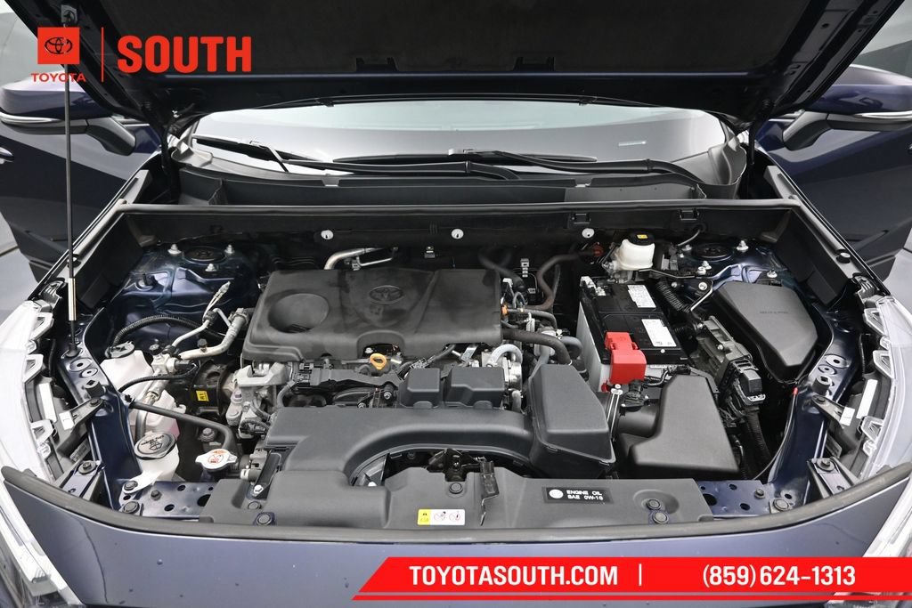 Used 2025 Toyota RAV4 XLE AWD/4WD image 32
