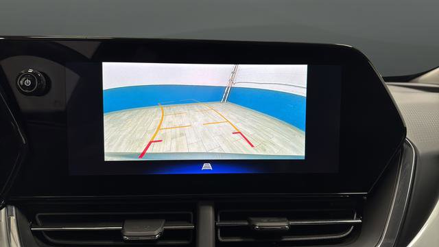 Used 2025 Chevrolet Trax LT FWD image 13