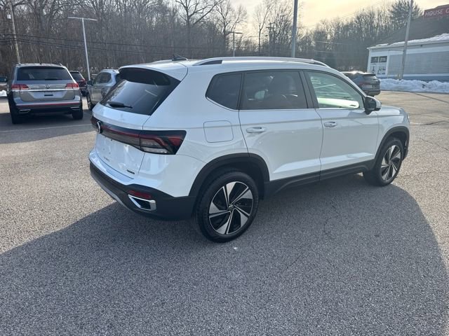 Certified 2025 Volkswagen Taos SE w/ Panoramic Sunroof Package image 9