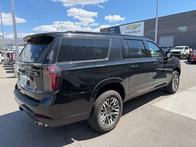 Used 2025 Chevrolet Suburban Z71 AWD/4WD image 4