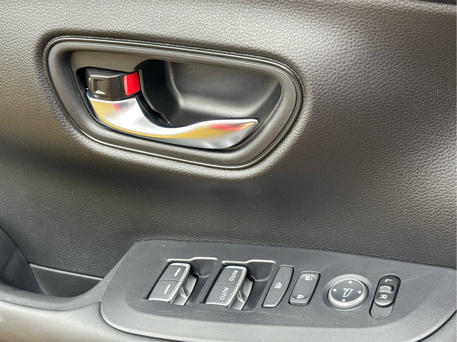 Used 2025 Honda HR-V EX-L image 24