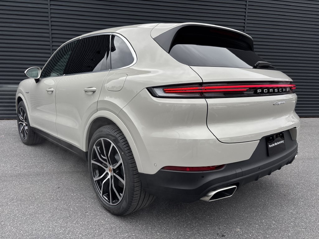 New 2026 Porsche Cayenne E-Hybrid AWD/4WD image 3