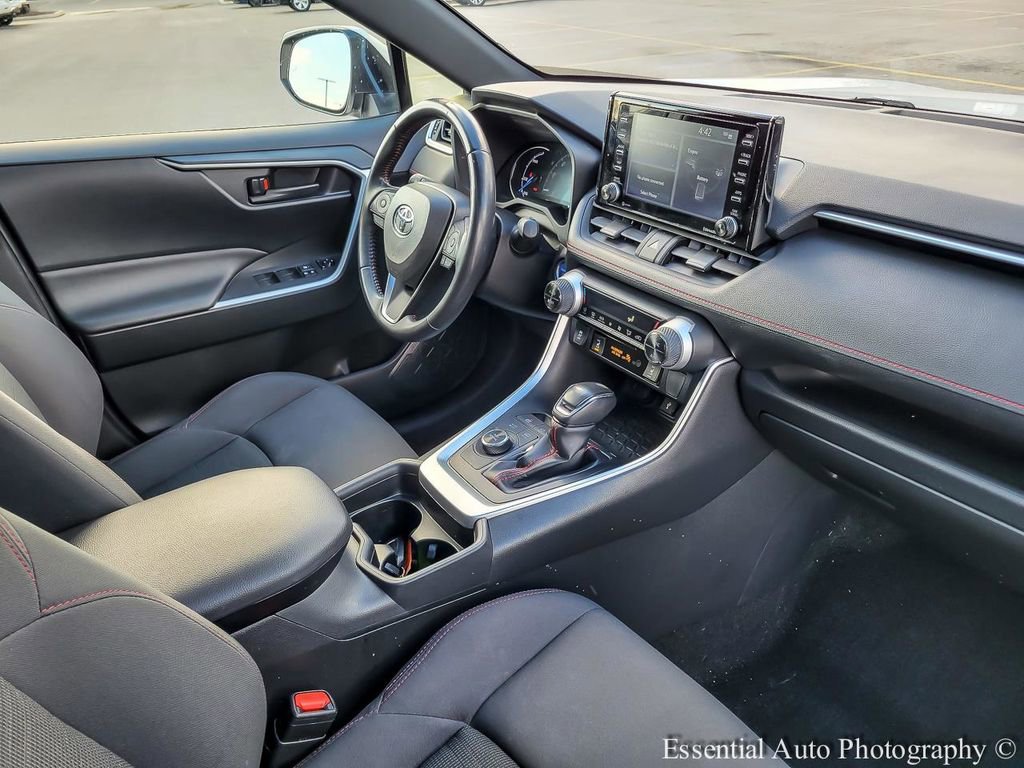 Used 2021 Toyota RAV4 SE w/ Weather & Moonroof Package image 33