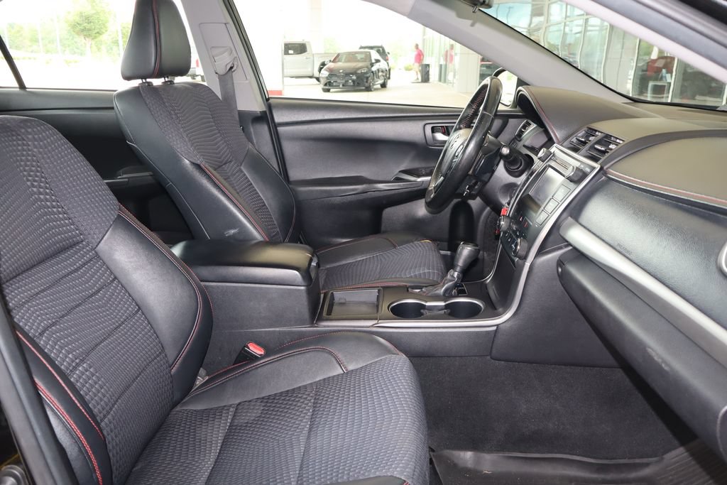 Used 2015 Toyota Camry SE FWD image 35