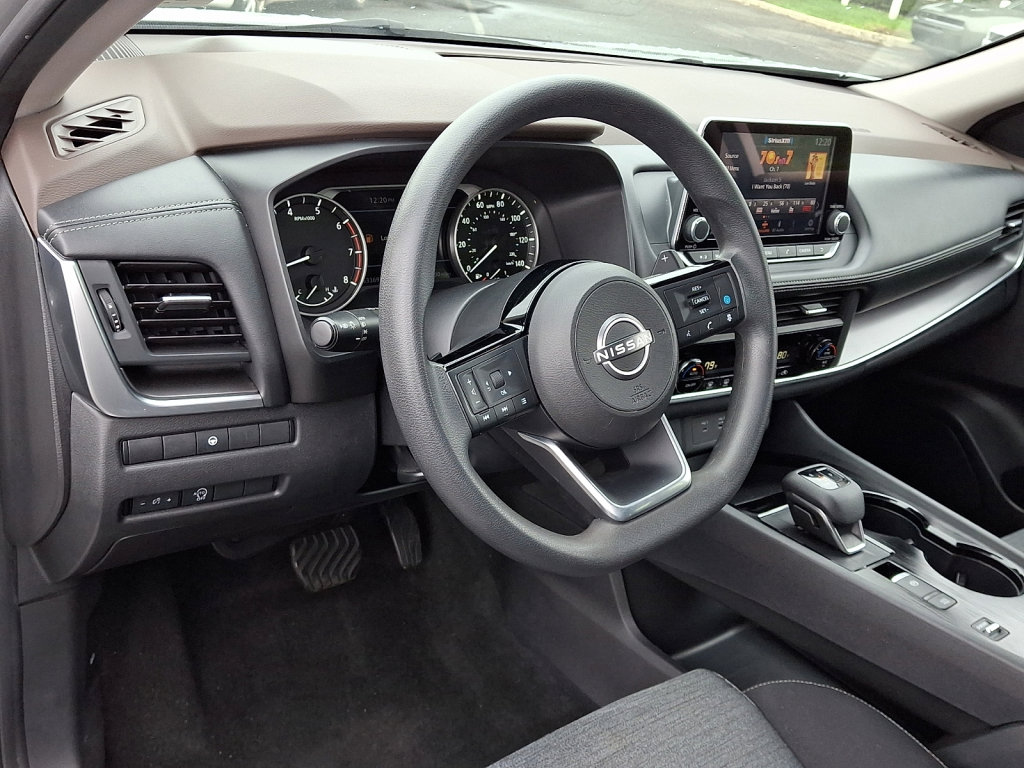 Used 2023 Nissan Rogue SV FWD image 25