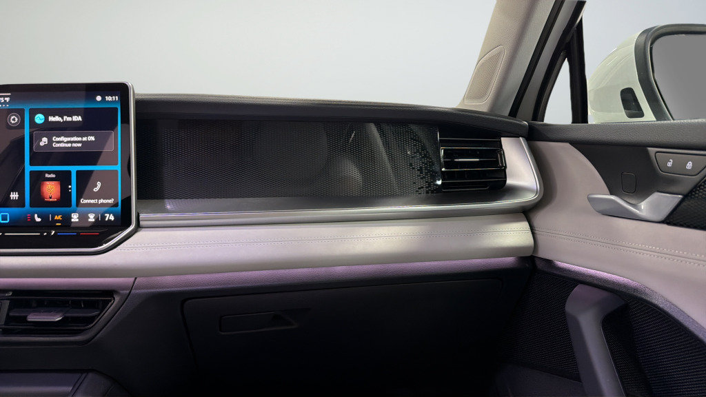 Used 2025 Volkswagen Tiguan SE AWD/4WD image 39