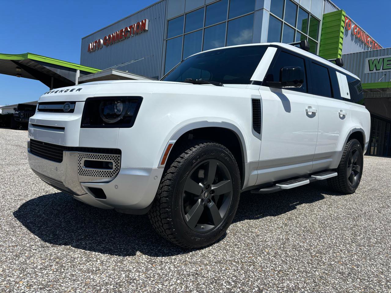 Used 2023 Land Rover Defender 130 SE image 12