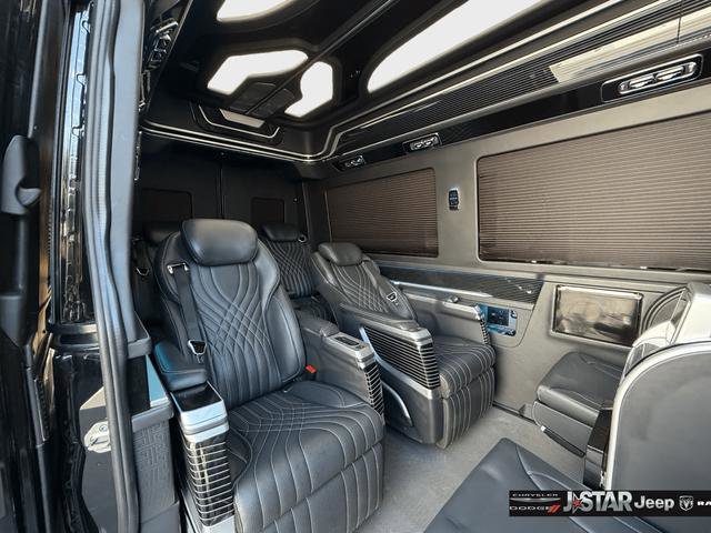 Used 2024 Mercedes-Benz Sprinter 2500 image 9
