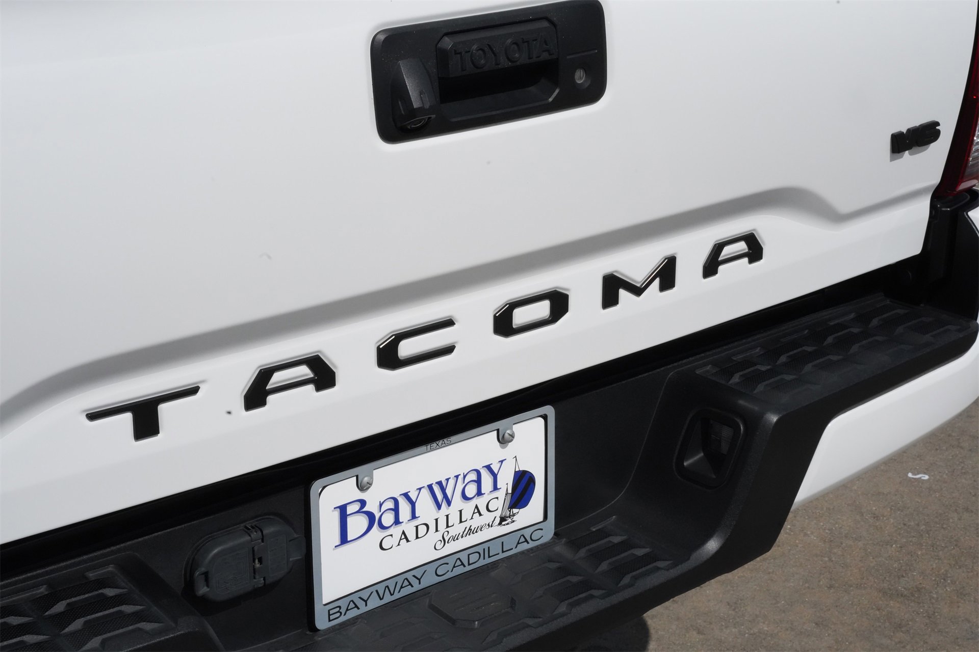 Used 2022 Toyota Tacoma SR5 w/ Technology Package image 21