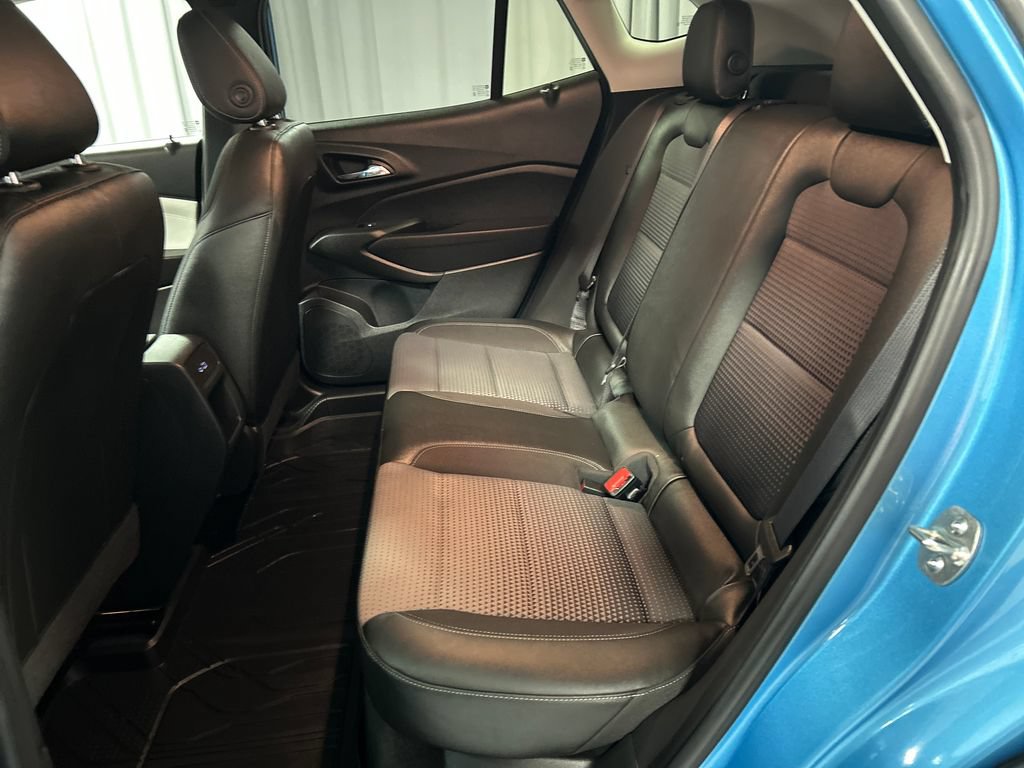 Used 2025 Chevrolet Trax LT w/ Driver Confidence Package FWD image 21