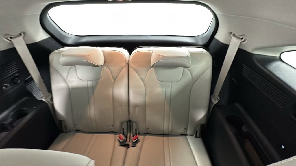 Used 2025 Kia Sorento S image 15