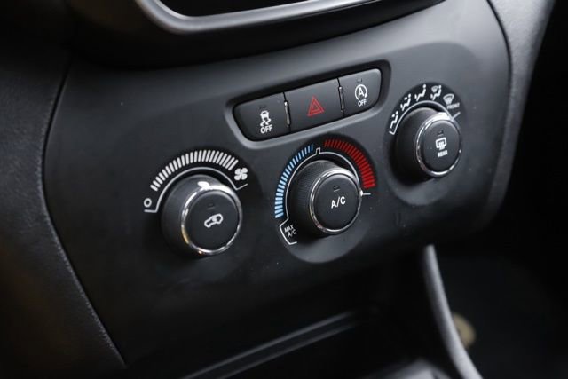 Used 2019 Jeep Cherokee Sport image 23