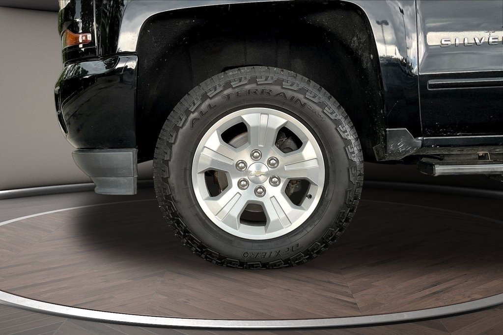 Used 2018 Chevrolet Silverado 1500 LT w/ All Star Edition AWD/4WD image 38