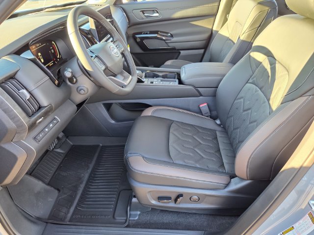 New 2026 Nissan Pathfinder Platinum FWD image 11