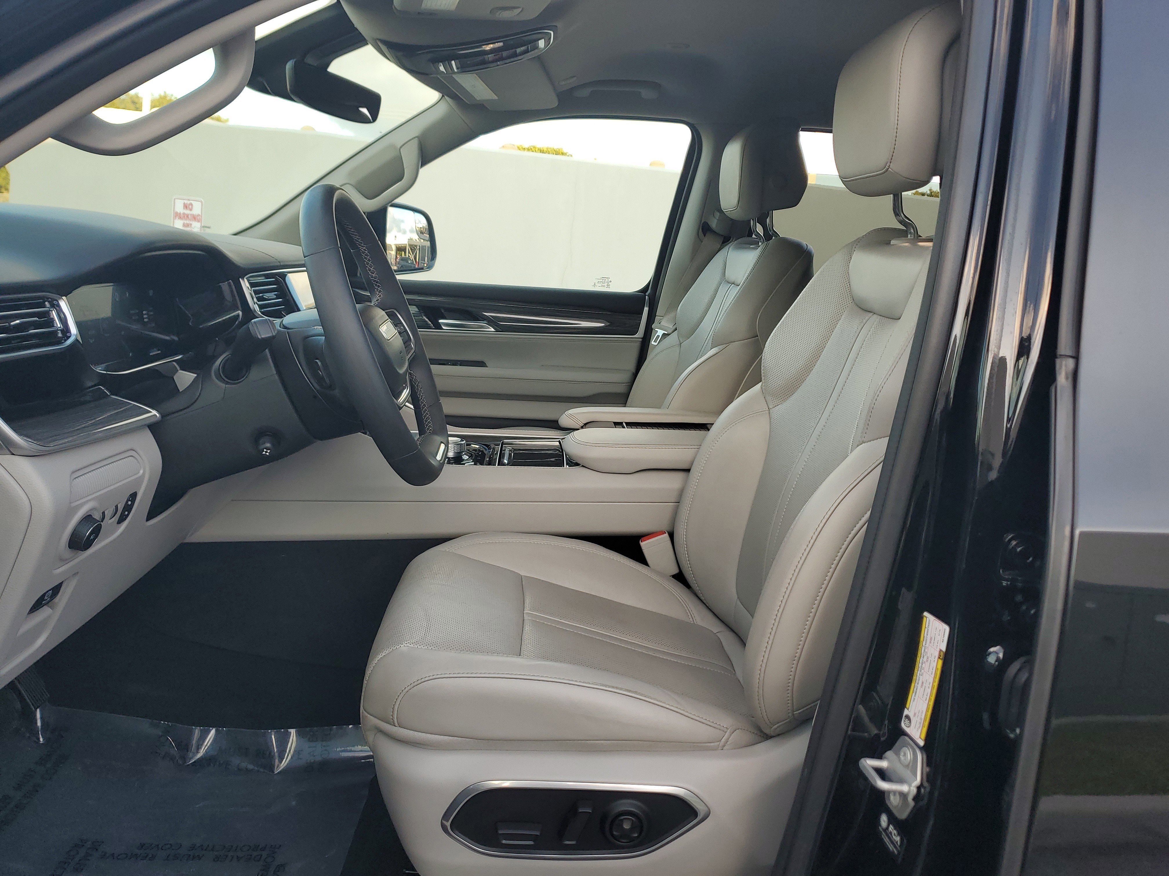 Used 2022 Jeep Wagoneer Series III w/ Convenience Group I image 18