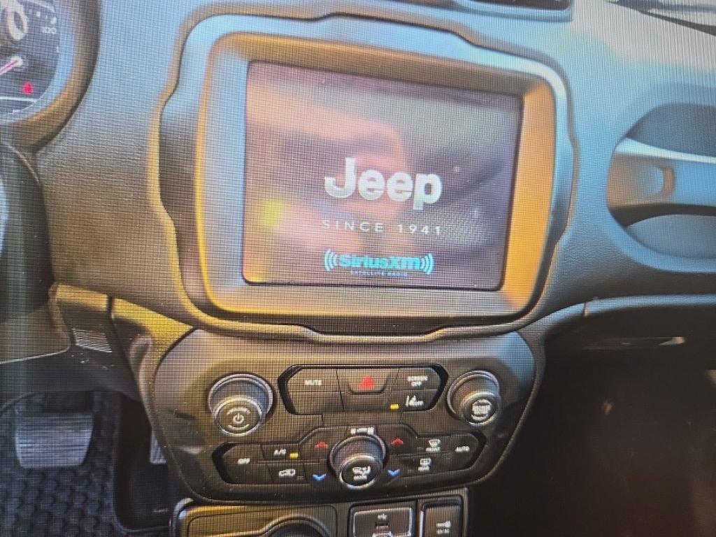 Used 2023 Jeep Renegade Latitude w/ Sun/Sound Group AWD/4WD image 11
