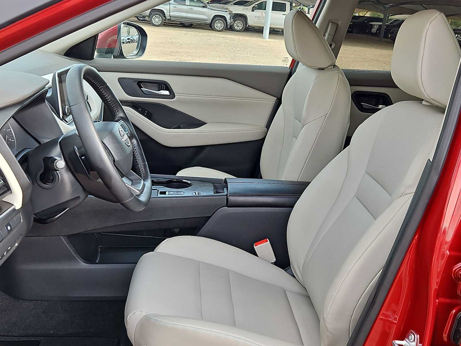 Used 2026 Nissan Rogue SV w/ SV Premium Package FWD image 14