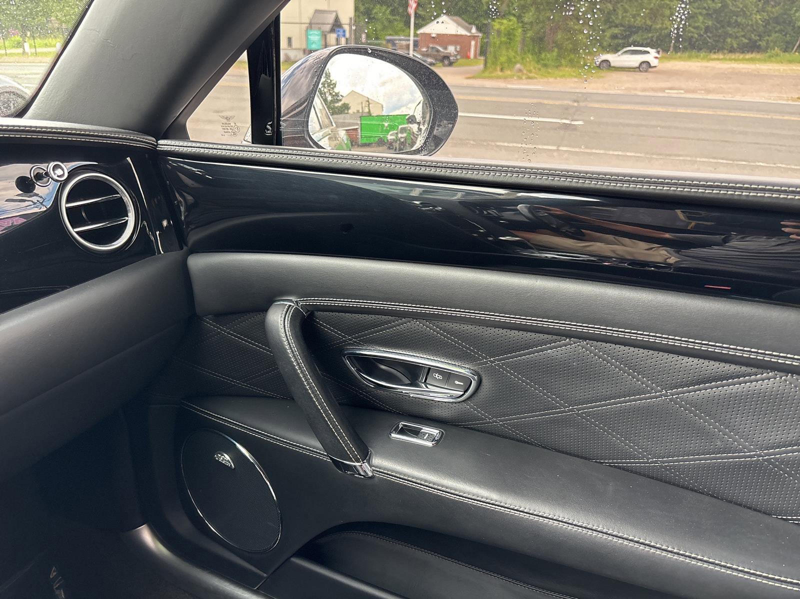 Used 2014 Bentley Flying Spur W12 image 29