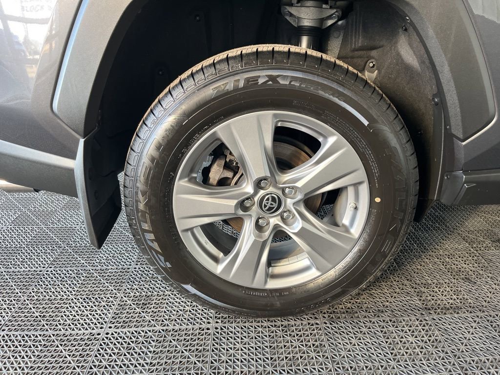 Used 2022 Toyota RAV4 LE AWD/4WD image 27
