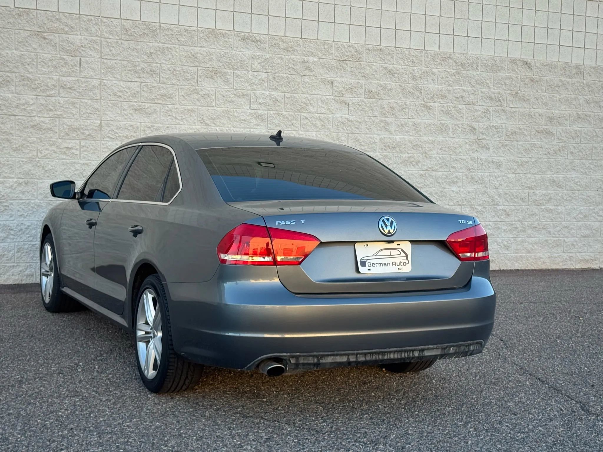 Used 2014 Volkswagen Passat TDI SE FWD image 8