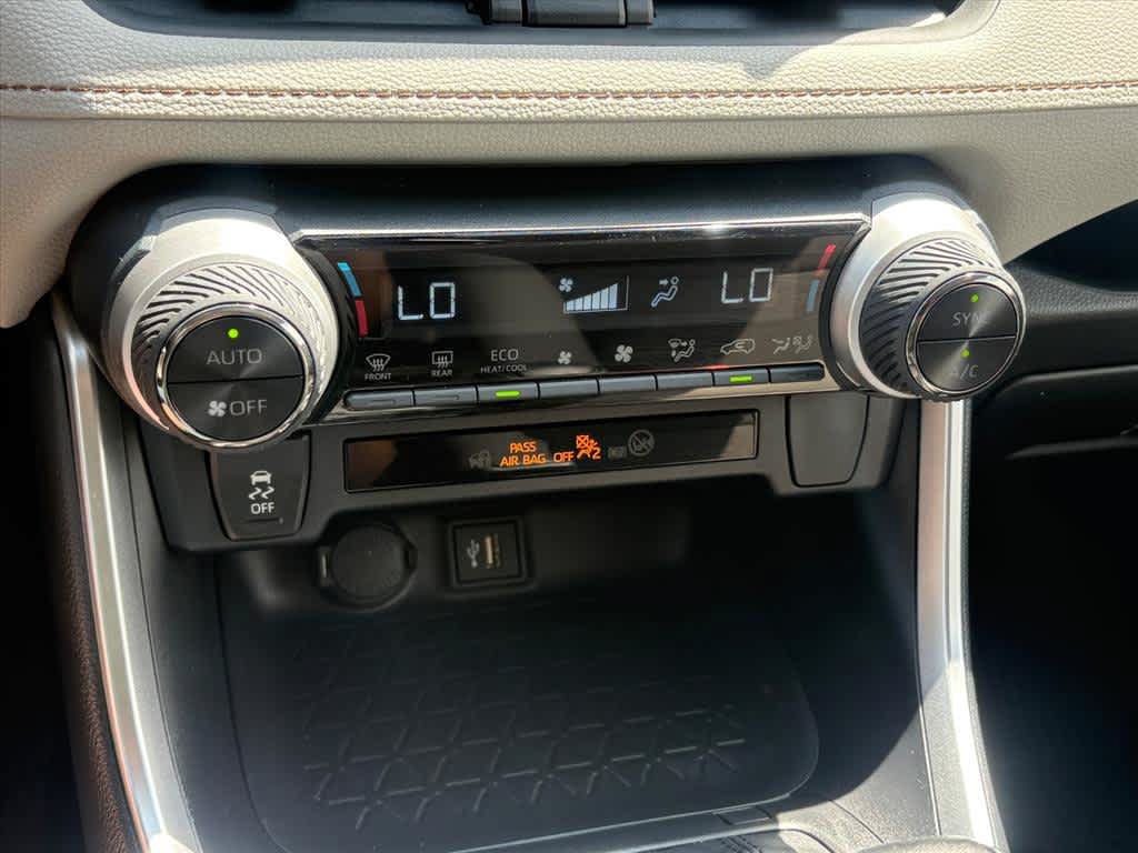 Used 2025 Toyota RAV4 XLE AWD/4WD image 16