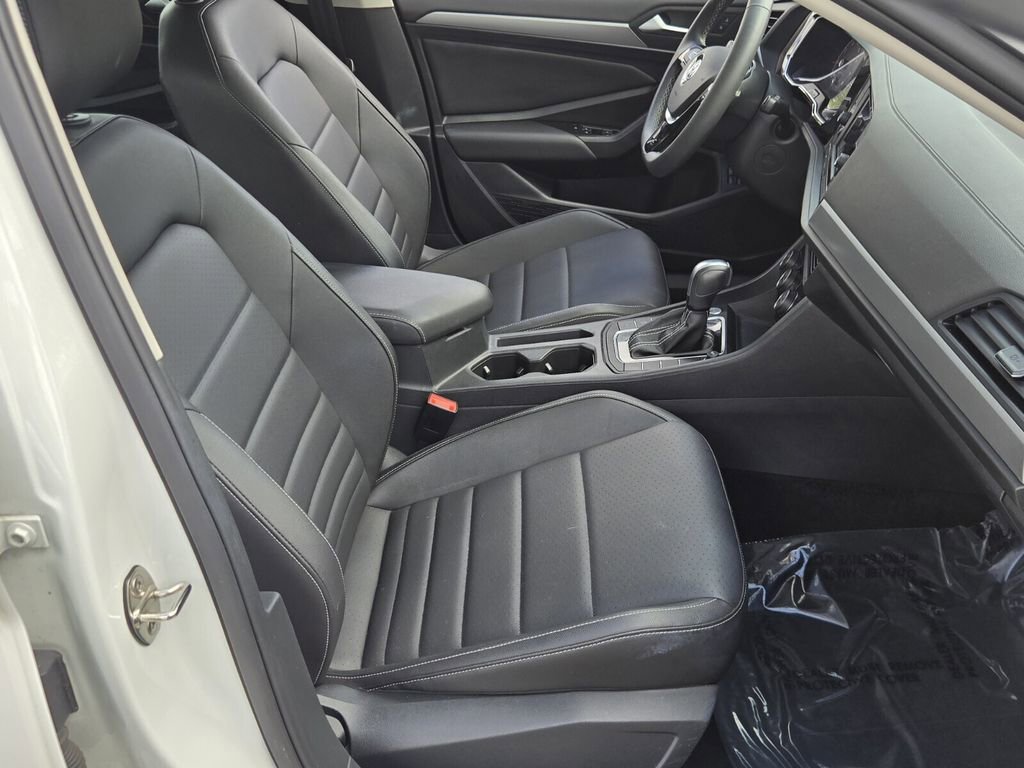 Used 2021 Volkswagen Jetta SE w/ SE Cold Weather Package FWD image 16