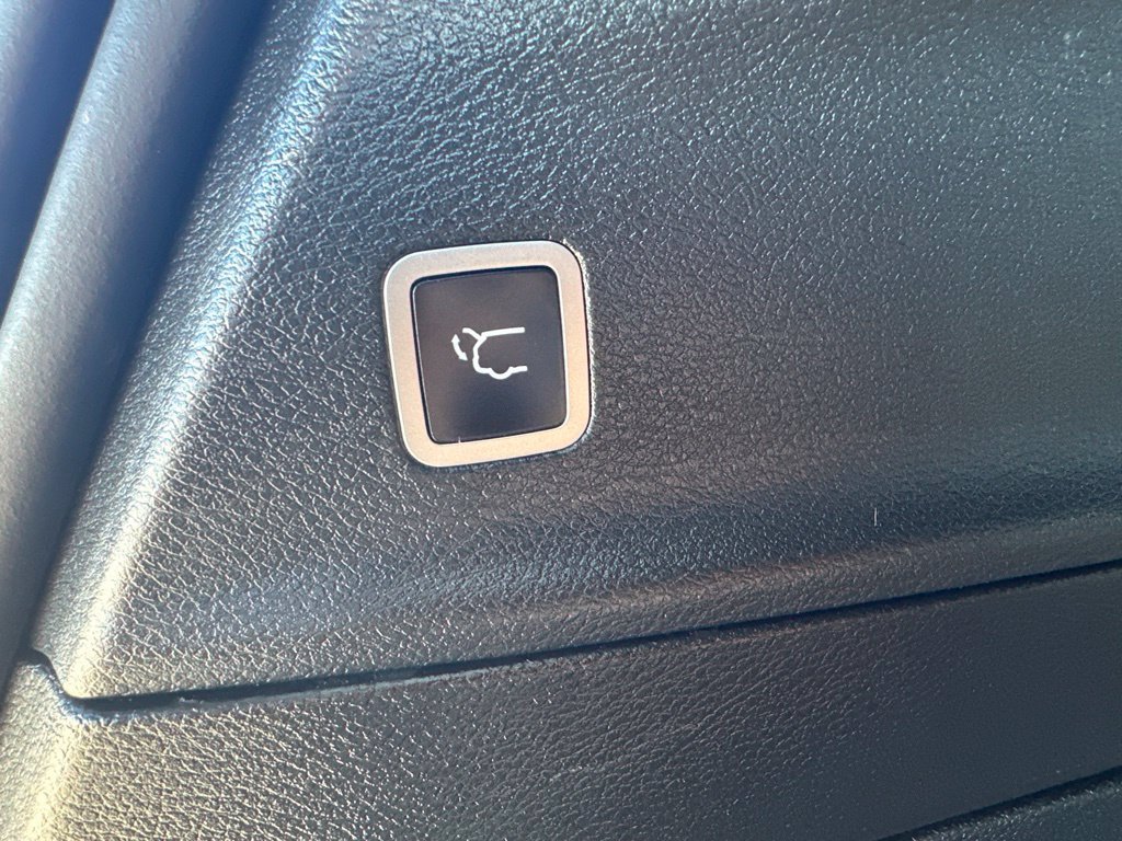 Used 2025 Chrysler Pacifica Limited FWD image 26