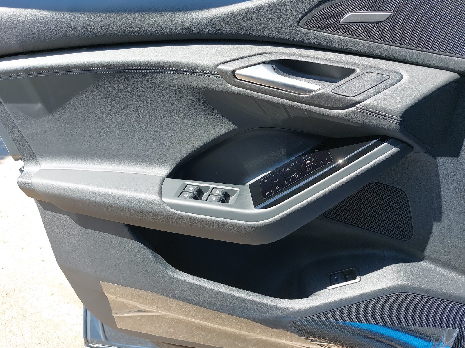 New 2027 Audi SQ6 e-tron Premium Plus AWD/4WD image 29
