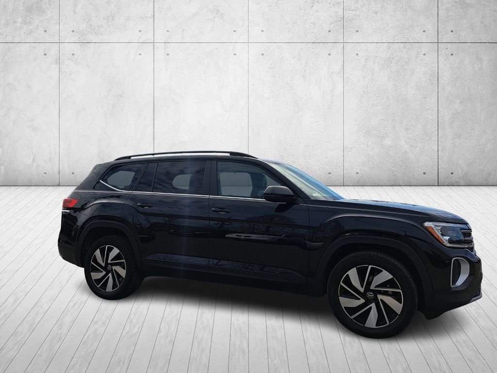 Used 2025 Volkswagen Atlas SE image 3