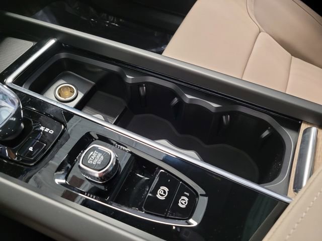 New 2026 Volvo XC60 B5 Plus w/ Climate Package image 19