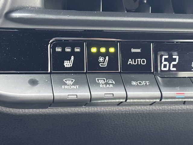 Used 2024 Toyota Crown Platinum AWD/4WD image 40