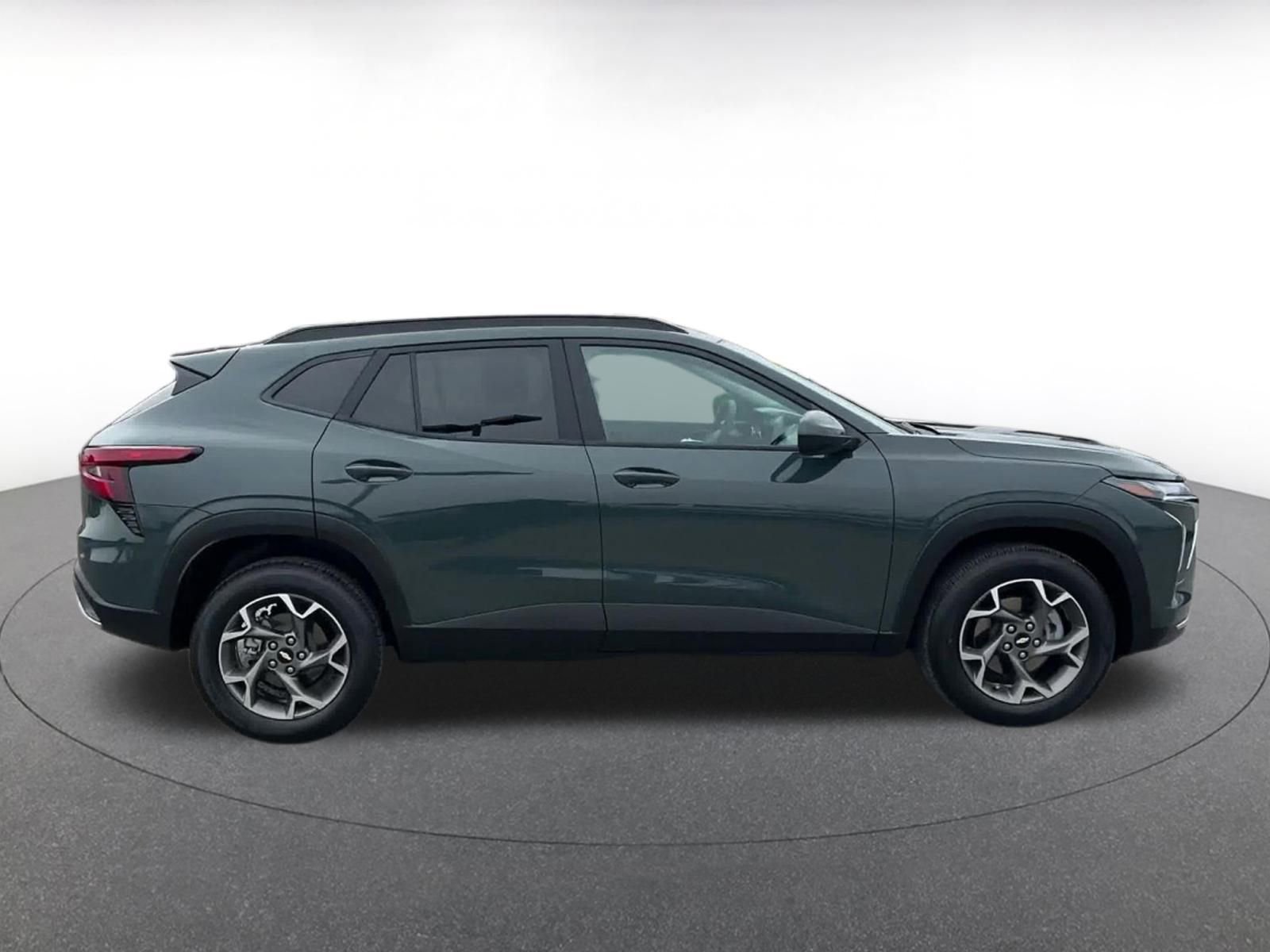 Used 2025 Chevrolet Trax LT image 16