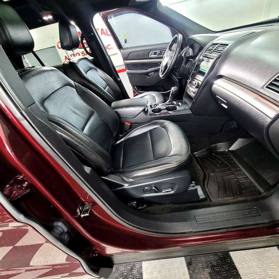 Used 2018 Ford Explorer XLT w/ Equipment Group 202A image 18