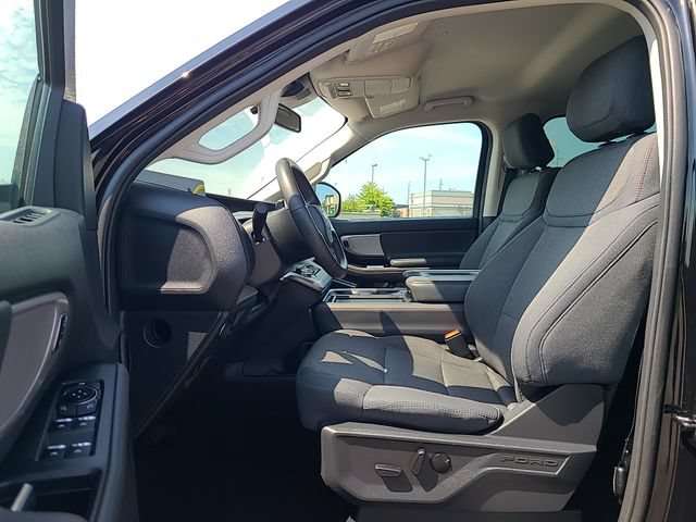 Used 2025 Ford Expedition Active AWD/4WD image 12