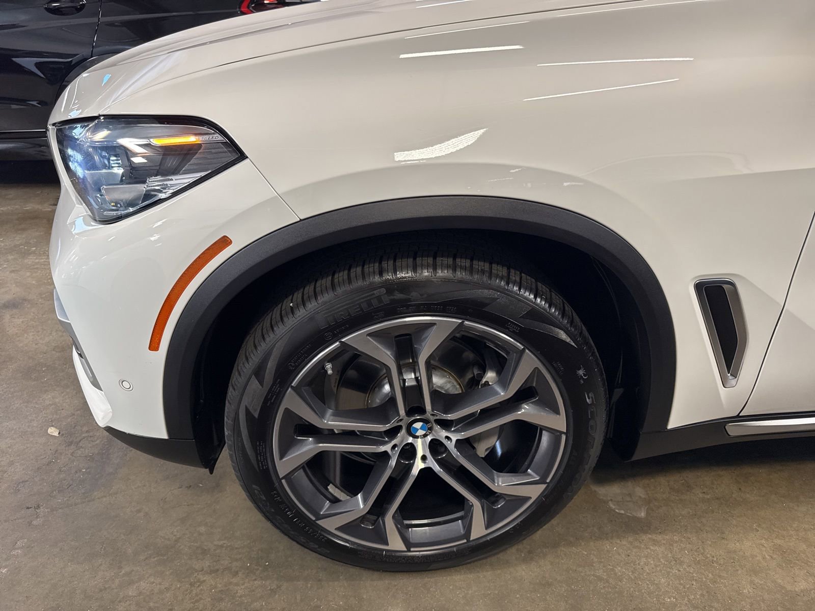 Used 2023 BMW X5 sDrive40i w/ Parking Assistance Package image 4