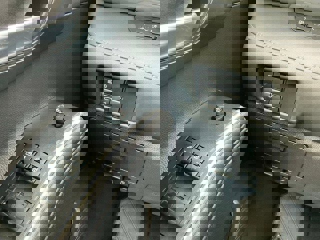 Used 2020 Toyota Highlander XLE image 21