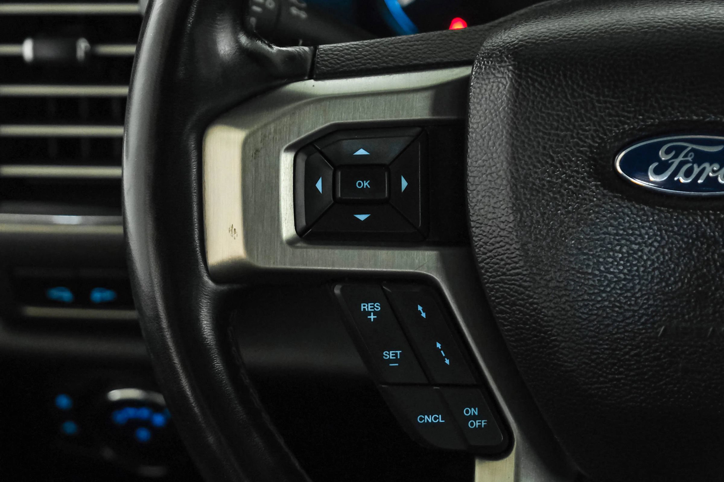 Used 2018 Ford F150 Platinum w/ Equipment Group 701A Luxury AWD/4WD image 13