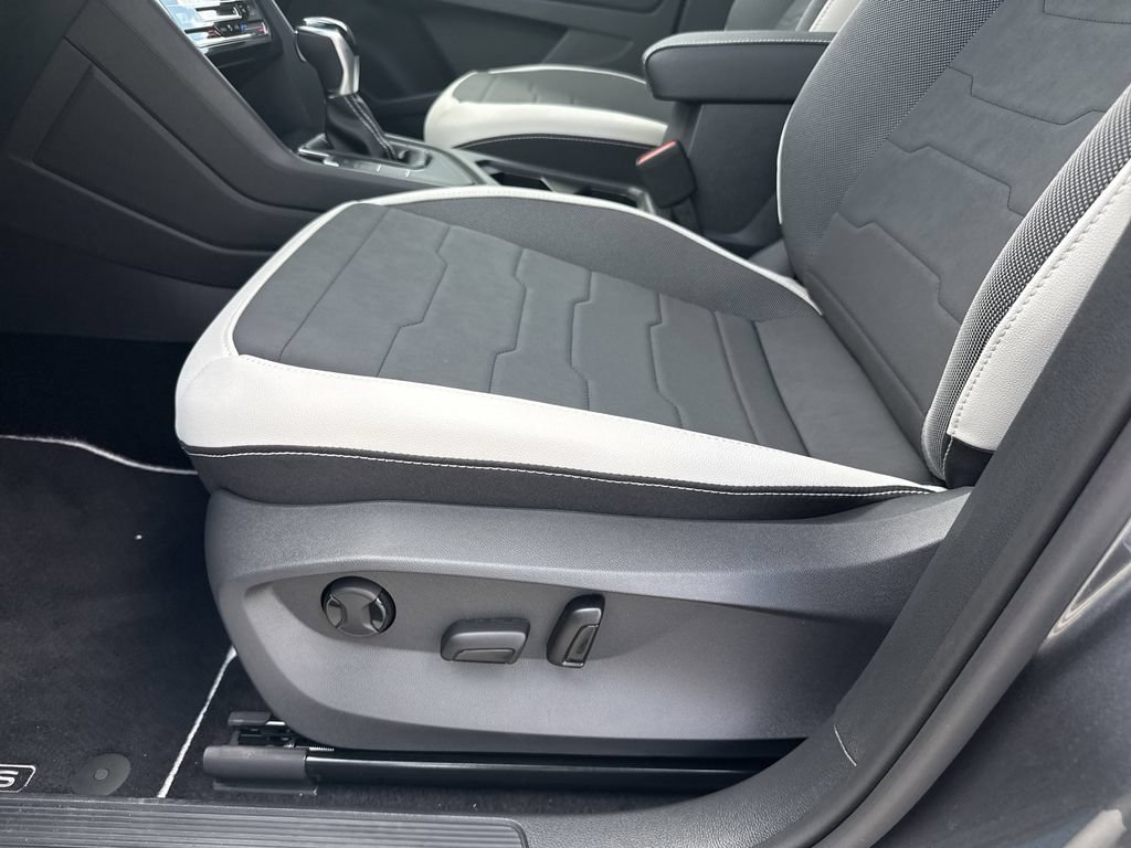 New 2026 Volkswagen Taos SE FWD image 13