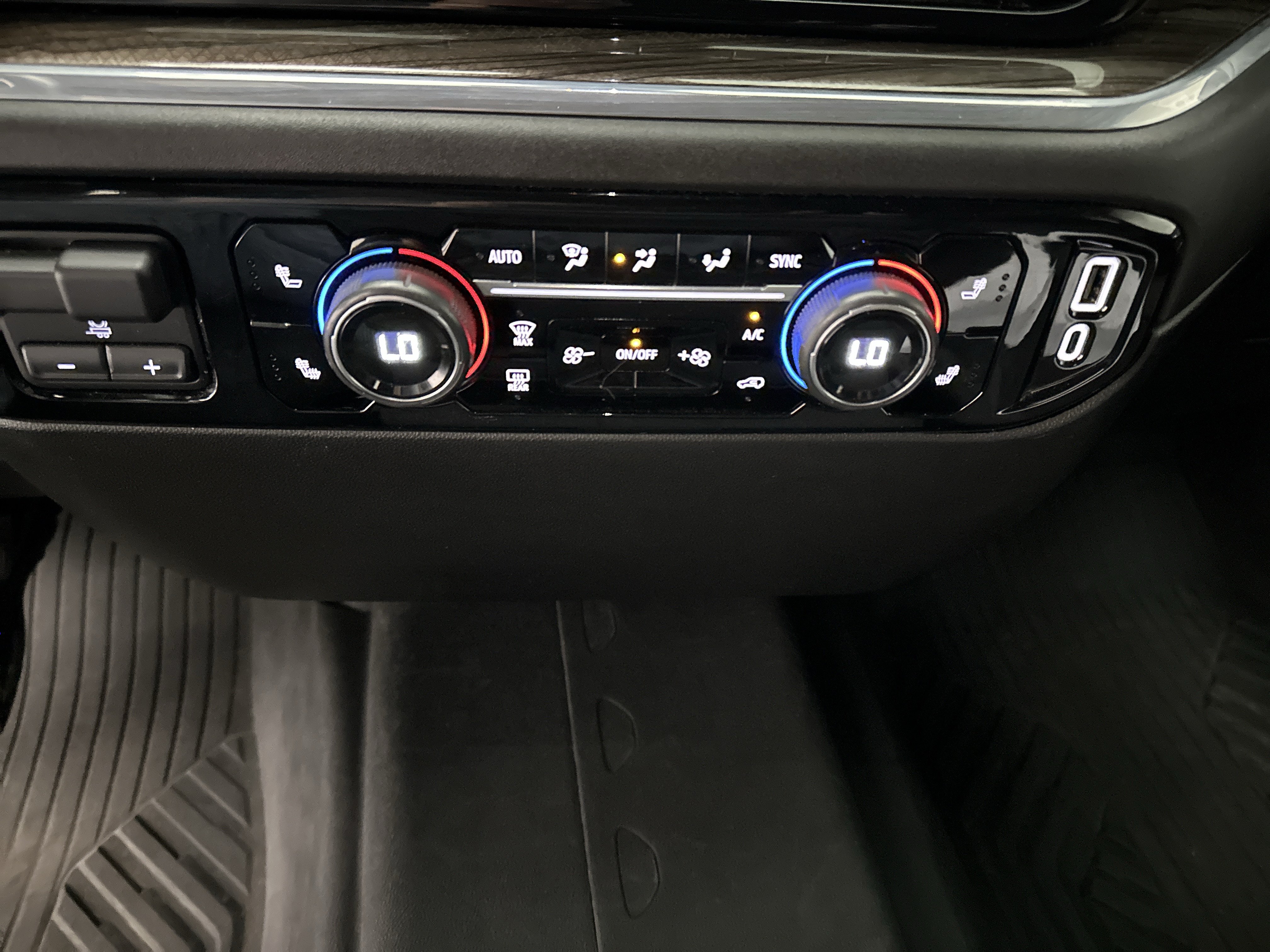 Used 2024 Chevrolet Silverado 2500 LT AWD/4WD image 33