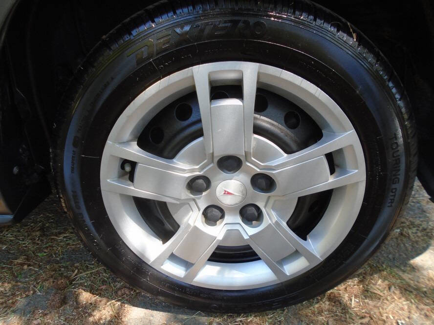 Used 2009 Pontiac Vibe w/ Preferred Package FWD image 27