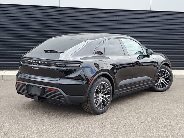 Used 2025 Porsche Macan 4 Electric image 7