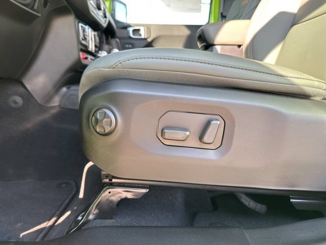 New 2025 Jeep Gladiator Mojave w/ Convenience Group AWD/4WD image 17